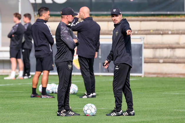 October 19, 2026, Stuttgart, Soccer, UEFA Champions League, 2026–2027 season, VfB Stuttgart practice; from left: VfB head coach Sebastian Hoeneß, assistant coach David Krecidlo