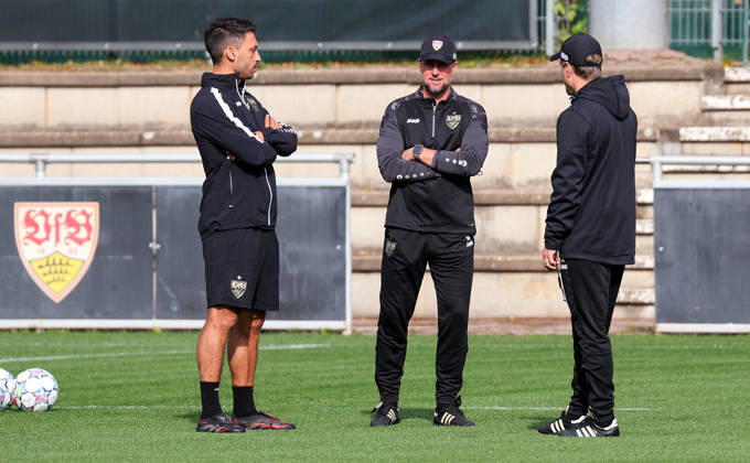 October 19, 2026, Stuttgart, Soccer, UEFA Champions League, 2026–2027 season, VfB Stuttgart practice; from left: Assistant Coach Malik Fathi, VfB Coach Sebastian Hoeneß, Assistant Coach David Krecidlo