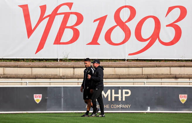October 19, 2026, Stuttgart, Soccer, UEFA Champions League, 2026–2027 season, VfB Stuttgart practice, from left: Assistant Coach Malik Fathi, VfB Coach Sebastian Hoeneß