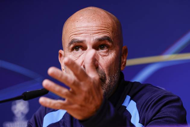 PORTO , 19-10-2026 , Estadio do Dragao , season 2026 2027 , UEFA Champions League football , press conference, PK, Pressekonferenz PSV , Picture shows PSV trainer coach Peter Bosz during the press conference Press conference and training PSV  x208820190x Copyright:
