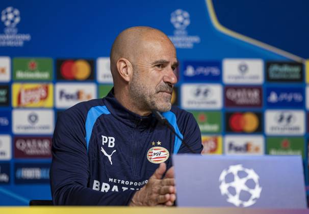 PORTO - PSV Eindhoven coach Peter Bosz of PSV Eindhoven during a press conference, PK, Pressekonferenz the day before the Champions League match between Porto and PSV Eindhoven at the Estadio Do Dragao, on October 19, 2026 in Porto, Portugal. MORITZ MUELLER ANP xVIxANPxSportx xxANPxIVx 572984529 originalFilename: 572984529.jpg
