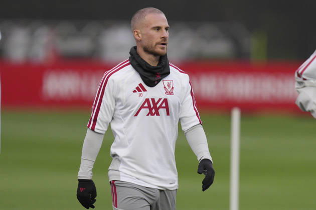Liverpool Training, Champions League Alexis Mac Allister of Liverpool FC warms up before the Liverpool Training Session ahead of the UEFA Champions League Matchday 3 v Villarreal CF, AXA Training Centre, Liverpool, United Kingdom on 19 October 2026 Credit: Steve Flynn Every Second Media Editorial use only. All images are copyright Every Second Media Limited. No images may be reproduced without prior permission. Copyright: xIMAGO EveryxSecondxMediax ESM-2242-0024 StevexFlynnx xEveryxSecondxMediax