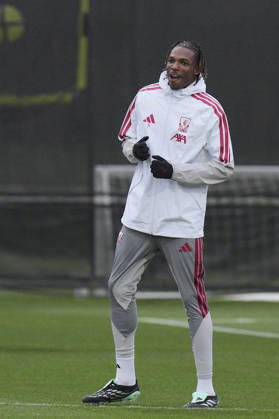 Liverpool Training, Champions League Jérémy Jacquet of Liverpool FC jokes with his teammates during the Liverpool Training Session ahead of the UEFA Champions League Matchday 3 v Villarreal CF, AXA Training Centre, Liverpool, United Kingdom on 19 October 2026 Credit: Steve Flynn Every Second Media Editorial use only. All images are copyright Every Second Media Limited. No images may be reproduced without prior permission. Copyright: xIMAGO EveryxSecondxMediax ESM-2242-0044 StevexFlynnx xEveryxSecondxMediax