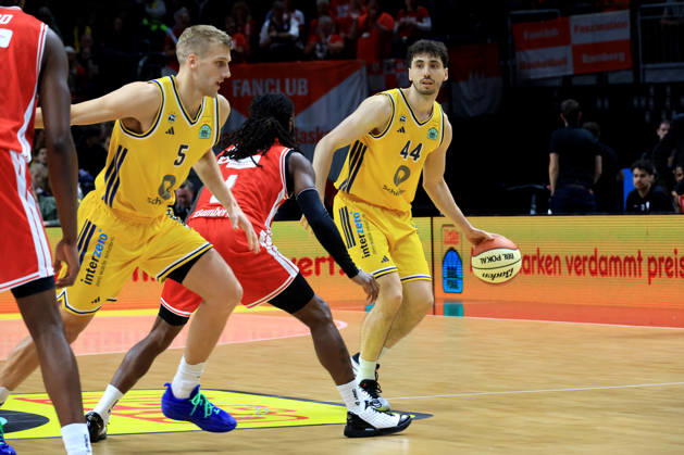 October 19, 2026, Germany, GER, DEU, Basketball, BBL Cup, Day 1, 2026–2027 Season, Berlin, ALBA Berlin vs. Bamberg, Sam Griesel (ALBA Berlin) 5, Julius Boehmer (ALBA Berlin) 44, Jordan Jones (Bamberg) 4, nordphoto GmbH, Engler Berlin, Uber Arena, Berlin, Germany Copyright: xNordphotox xEnglerx