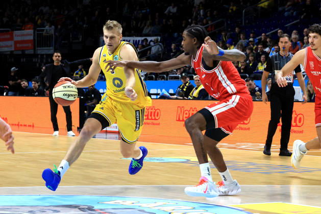 October 19, 2026, Germany, GER, DEU, Basketball, BBL Cup, Day 1, 2026–2027 Season, Berlin, ALBA Berlin vs. Bamberg, Sam Griesel (ALBA Berlin 5), Hason Ward (Bamberg 20), nordphoto GmbH, Engler Berlin, Uber Arena, Berlin, Germany Copyright: xNordphotox xEnglerx