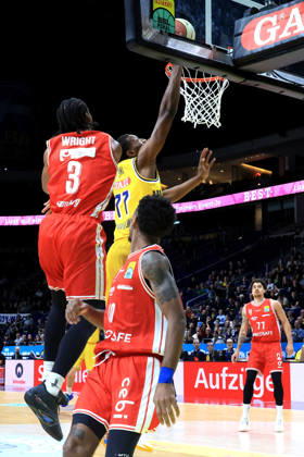 October 19, 2026, Germany, GER, DEU, Basketball, BBL Cup, Day 1, 2026–2027 Season, Berlin, ALBA Berlin vs. Bamberg, Sima Fatty Yankuba (ALBA Berlin) 77, Jordan Wright (Bamberg) 3, Mylik Wilson (Bamberg) 10, nordphoto GmbH, Engler, Berlin, Uber Arena, Berlin, Germany Copyright: xNordphotox xEnglerx
