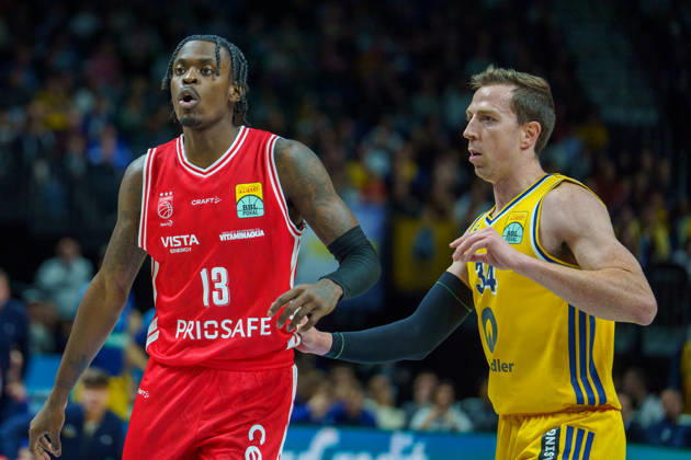 Pictured: Justin Bean, ALBA BERLIN, 34, Trevon Scott, BMA365 Bamberg Baskets, 13 19 10 2026, Alba Berlin vs. BMA365 Bamberg Baskets, BBL Cup Round of 16, Basketball, 2026–27 Season, Uber Arena Copyright: HMBxMedia xPascalxSpanehl