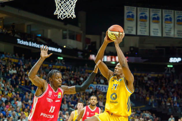 Pictured: Dunk by Sima, 77, Alba Berlin, October 19, 2026; Alba Berlin vs. Bamberg Baskets (BMA365), BBL Cup Round of 16, Basketball, 2026–27 Season, Uber Arena Copyright: HMBxMedia xPascalxSpanehl