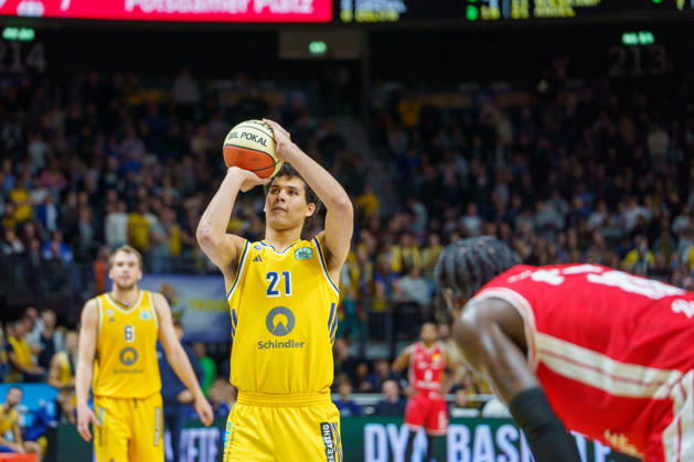 Pictured: Brandon Angel taking a free throw. ALBA BERLIN, 21 19 10 2026, Alba Berlin BMA365 Bamberg Baskets, BBL Cup Round of 16, Basketball, 2026–27 Season, Uber Arena Copyright: HMBxMedia xPascalxSpanehl