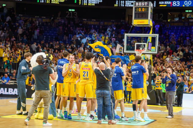 In the photo: After the game, Alba Berlin wins, celebration, joy, October 19, 2026, Alba Berlin vs. BMA365 Bamberg Baskets, BBL Cup Round of 16, basketball, 2026–27 season, Uber Arena Copyright: HMBxMedia xPascalxSpanehl