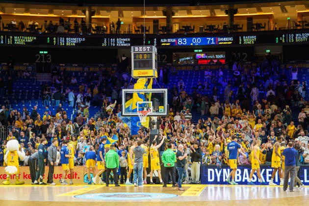 In the photo: After the game, Alba Berlin wins, celebration, joy, October 19, 2026, Alba Berlin vs. BMA365 Bamberg Baskets, BBL Cup Round of 16, basketball, 2026–27 season, Uber Arena Copyright: HMBxMedia xPascalxSpanehl