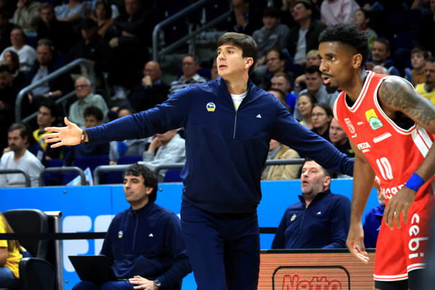 October 19, 2026, Germany, GER, DEU, Basketball, BBL Cup, Day 1, 2026–2027 Season, Berlin, ALBA Berlin vs. Bamberg, Head Coach Pedro Calles (ALBA Berlin), Mylik Wilson (Bamberg), 10 nordphoto GmbH, Engler Berlin, Uber Arena, Berlin, Germany Copyright: xNordphotox xEnglerx
