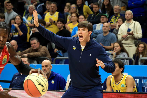 October 19, 2026, Germany, GER, DEU, Basketball, BBL Cup, Day 1, 2026–2027 Season, Berlin, ALBA Berlin vs. Bamberg HEAD COACH Pedro Calles ALBA Berlin nordphoto GmbH Engler Berlin Uber Arena Berlin Germany Copyright: xNordphotox xEnglerx