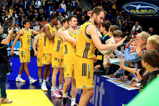 October 19, 2026, Germany, GER, DEU, Basketball, BBL Cup, Day 1, 2026–2027 Season, Berlin, ALBA Berlin vs. Bamberg ALBA players, cheering, celebrating, joy, happiness, happy, positive emotions, ALBA fans nordphoto GmbH Engler Berlin Uber Arena Berlin Germany Copyright: xNordphotox xEnglerx