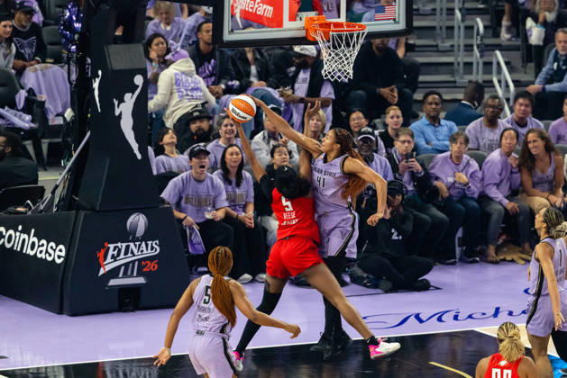 SAN FRANCISCO, CA - OCTOBER 19: Kiah Stokes 41 of the Golden State Valkyries blocks a shot by Angel Reese 5 of the Atlanta Dream during Game Two of the WNBA, Basketball Damen, USA Finals on October 19, 2026 at Chase Center in San Francisco, CA. (Photo by Matthew Huang Icon Sportswire) WNBA: OCT 19 Finals Atlanta Dream at Golden State Valkyries EDITORIAL USE ONLY Icon261019006