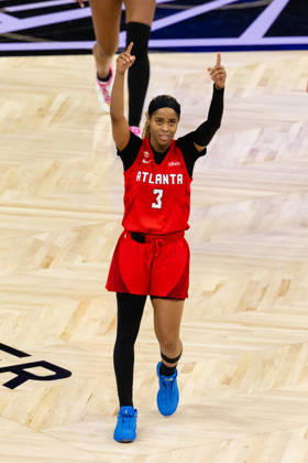 SAN FRANCISCO, CA - OCTOBER 19: Jordin Canada 3 of the Atlanta Dream celebrates a last second three in the third quarter of Game Two of the WNBA, Basketball Damen, USA Finals against the Golden State Valkyries on October 19, 2026 at Chase Center in San Francisco, CA. (Photo by Matthew Huang Icon Sportswire) WNBA: OCT 19 Finals Atlanta Dream at Golden State Valkyries EDITORIAL USE ONLY Icon261019030