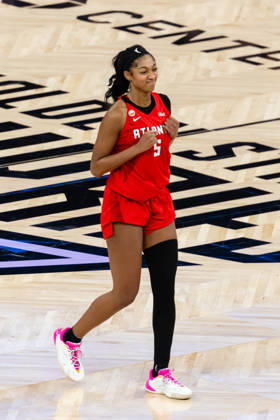 SAN FRANCISCO, CA - OCTOBER 19: Angel Reese 5 of the Atlanta Dream reacts to a bad pass during Game Two of the WNBA, Basketball Damen, USA Finals against the Atlanta Dream on October 19, 2026 at Chase Center in San Francisco, CA. (Photo by Matthew Huang Icon Sportswire) WNBA: OCT 19 Finals Atlanta Dream at Golden State Valkyries EDITORIAL USE ONLY Icon261019033