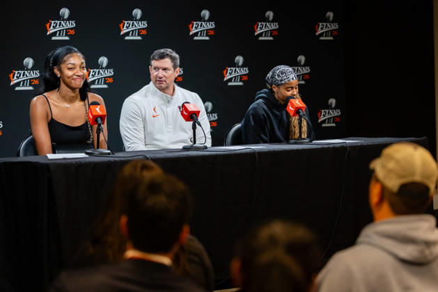 SAN FRANCISCO, CA - OCTOBER 19: Angel Reese 5, Head coach Karl Smesko of the Atlanta Dream, and Jordin Canada 3 of the Atlanta Dream speak with the media after a win in Game Two of the WNBA, Basketball Damen, USA Finals against the Golden State Valkyries on October 19, 2026 at Chase Center in San Francisco, CA. (Photo by Matthew Huang Icon Sportswire) WNBA: OCT 19 Finals Atlanta Dream at Golden State Valkyries EDITORIAL USE ONLY Icon261019041