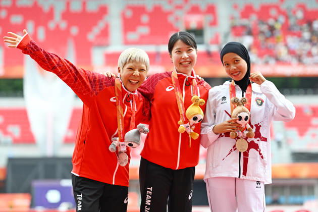(L-R) Kaede Maegawa (JPN), Tomomi Tozawa (JPN), Karisma Evi Tiarani (IDN) OCTOBER 20, 2026 - Para Athletics : Women s Long Jump T42 T44 T61 T62 T63 T64 award ceremony during the Asian Para Games Aichi-Nagoya 2026 at Nagoya City Mizuho Park Athletic Stadium in Aichi, Japan. Noxthirdxpartyxsales  aflo_357524291 KenjiroxMatsuox