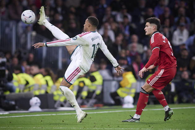 LaLiga - Real Madrid CF v Sevilla FC Real Madrid CF’s Kylian Mbappe (l) and Sevilla FC’s Andres Castrin during La Liga match. October 18 ,2026. Photo by Ropero AlterPhotos ABACAPRESS.COM Madrid Madrid Spain Copyright: xRopero AlterPhotos ABACAx