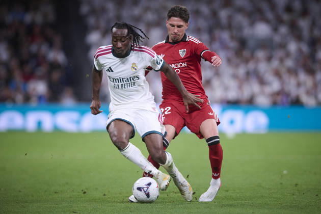 LaLiga - Real Madrid CF v Sevilla FC Real Madrid CF’s Yan Diomande (l) and Sevilla FC’s Jose Angel Carmona during La Liga match. October 18 ,2026. Photo by Ropero AlterPhotos ABACAPRESS.COM Madrid Madrid Spain Copyright: xRopero AlterPhotos ABACAx