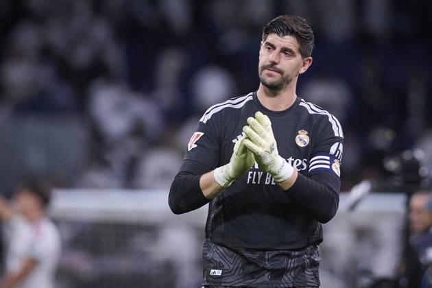 LaLiga - Real Madrid CF v Sevilla FC Real Madrid CF’s Thibaut Courtois salutes the fans after La Liga match. October 18 ,2026. Photo by Ropero AlterPhotos ABACAPRESS.COM Madrid Madrid Spain Copyright: xRopero AlterPhotos ABACAx