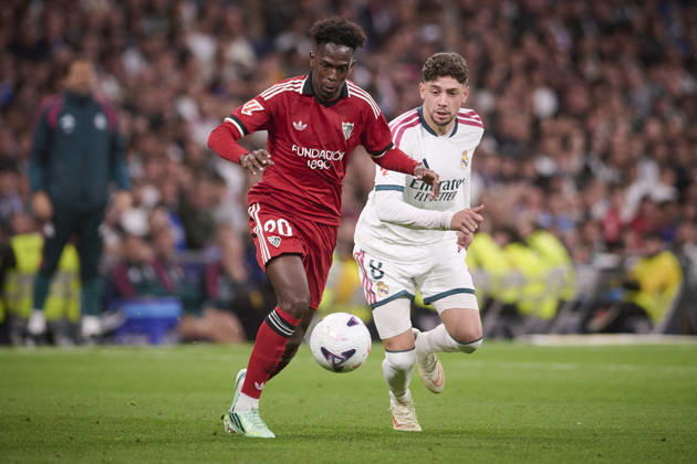 LaLiga - Real Madrid CF v Sevilla FC Real Madrid CF’s Fede Valverde (r) and Sevilla FC’s Félix Alexandre Andrade during La Liga match. October 18 ,2026. Photo by Ropero AlterPhotos ABACAPRESS.COM Madrid Madrid Spain Copyright: xRopero AlterPhotos ABACAx