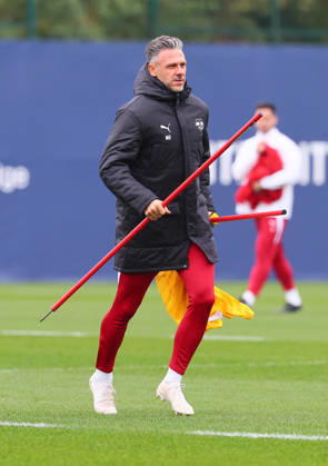RB Leipzig Champions League Training, Leipzig, October 20, 2026, RB Academy, UEFA Champions League, RB Leipzig s final training session the day before Real Madrid vs. RB Leipzig. Pictured: Coach Martin Demichelis, RB Leipzig, Picture Point