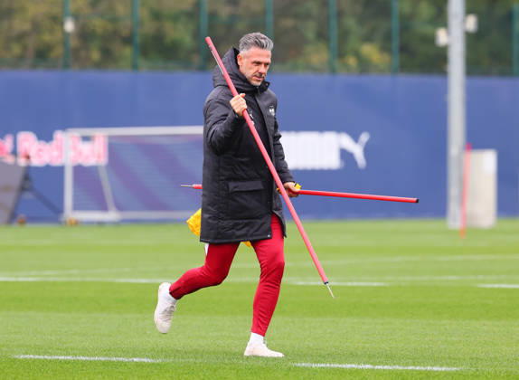 RB Leipzig Champions League Training, Leipzig, October 20, 2026, RB Academy, UEFA Champions League, RB Leipzig s final training session the day before Real Madrid vs. RB Leipzig. Pictured: Coach Martin Demichelis, RB Leipzig, Picture Point