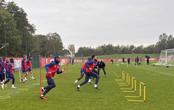 LOSC Lille training session ahead of UEFA Champions League match against Galatasaray CAMPHIN-EN-PEVELE, FRANCE - OCTOBER 20: Players of LOSC Lille take part in a training session at the Domaine de Luchin training facilities ahead of their UEFA Champions League league phase week 3 football match against Galatasaray in Camphin-en-Pevele, France, on October 20, 2026. Murat Karadag Anadolu Camphin-en-pevele France. Editorial use only. Please get in touch for any other usage.  Copyright: x2026xAnadoluxMuratxKaradagx