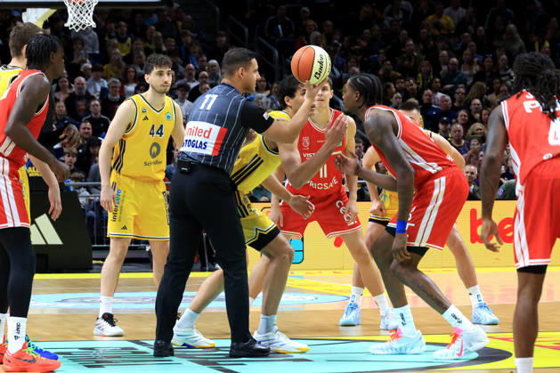 October 19, 2026, Germany, GER, DEU, Basketball, BBL Cup, Day 1, 2026–2027 Season, Berlin, ALBA Berlin vs. Bamberg Tip-off, Referees: BRANDON ANGEL (ALBA Berlin 21), Hason Ward (Bamberg 20), nordphoto GmbH, Engler Berlin, Uber Arena, Berlin, Germany Copyright: xNordphotox xEnglerx