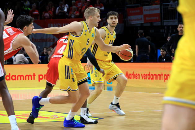 October 19, 2026, Germany, GER, DEU, Basketball, BBL Cup, Day 1, 2026–2027 Season, Berlin, ALBA Berlin vs. Bamberg, Sam Griesel (ALBA Berlin 5), Julius Boehmer (ALBA Berlin 44), nordphoto GmbH, Engler Berlin, Uber Arena Berlin, Germany Copyright: xNordphotox xEnglerx
