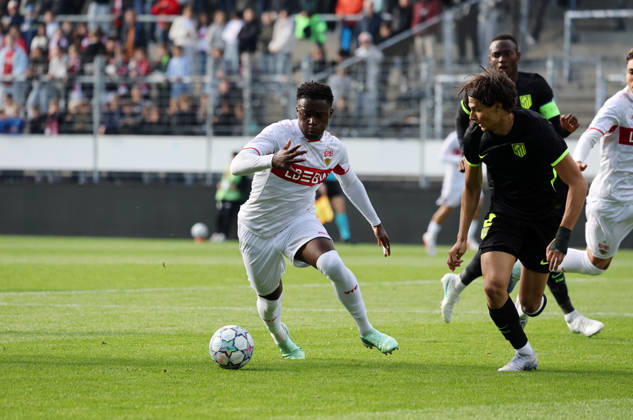 October 26, 2020 U19 VfB Stuttgart vs. U19 Atlético Madrid Germany, Stuttgart, October 20, 2026, Soccer, UEFA Youth League, 2026–2027 season, VfB Stuttgart U19 vs. Atlético Madrid U19: Brayann Kenmoe (VfB Stuttgart U19), Gerard Fragoso (Atlético Madrid U19)