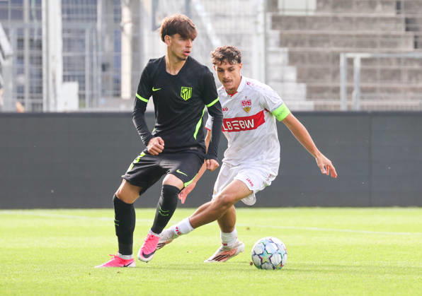 October 20, 2026, Stuttgart, U19 Champions League, 2026–2027 season, U19 Youth League: VfB Stuttgart vs. Atlético Madrid, from left: Oscar Parejo (Atlético Madrid), Massimo Di Benedetto (VfB)