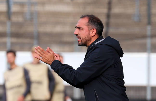 October 20, 2026, Stuttgart, U19 Champions League, 2026–2027 season, U19 Youth League: VfB Stuttgart vs. Atlético Madrid, Atlético coach Pedro Moya