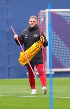 RB Leipzig Training: Champions League, Leipzig, October 20, 2026, RB Academy, UEFA Champions League, RB Leipzig s final training session on the day before Real Madrid vs. RB Leipzig. Pictured: Coach Martin Demichelis, RB Leipzig, Picture Point