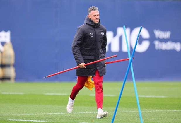 RB Leipzig Training: Champions League, Leipzig, October 20, 2026, RB Academy, UEFA Champions League, RB Leipzig s final training session on the day before Real Madrid vs. RB Leipzig. Pictured: Coach Martin Demichelis, RB Leipzig, Picture Point