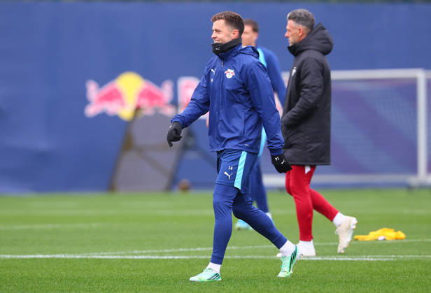 RB Leipzig Training: Champions League, Leipzig, October 20, 2026, RB Academy, UEFA Champions League, RB Leipzig s final training session the day before Real Madrid vs. RB Leipzig; pictured: Christoph Baumgartner, 14, RB Leipzig in front of coach Martin Demichelis, Picture Point