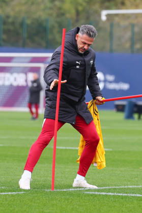 RB Leipzig Training: Champions League, Leipzig, October 20, 2026, RB Academy, UEFA Champions League, RB Leipzig s final training session on the day before Real Madrid vs. RB Leipzig. Pictured: Coach Martin Demichelis, RB Leipzig, Picture Point