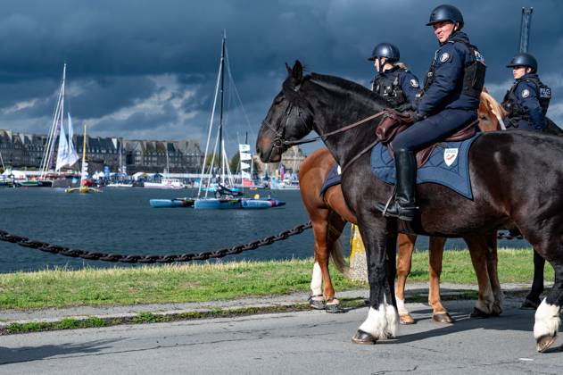 ROUTE DU RHUM PHOTOPQR OUEST FRANCE ELSA RANCEL OUEST-FRANCE ; SAINT-MALO ; 20 10 2026 ; ROUTE DU RHUM - ANGLE SÉCURITÉ Policiers à cheval, sauveteurs maritimes, PC sécurité au sein de la Capitenerie... La sécurité est importante au village de la route du rhum, à Saint-Malo (Ille-et-Vilaine), le 20 octobre 2026. 1,2 million de visiteurs sont attendus pour cette édition. Dans quelques jours, 118 skippers en solitaire sur leurs bateaux prendront le départ de la 13ème édition La Route du Rhum Destination Guadeloupe dont le départ sera donné au large de Saint-Malo le dimanche 1er novembre 2026 à 13h02. Photo : ELSA RANCEL OUEST-FRANCE SAINT-MALO; 20 10 2026 opening of the Route du Rhum race village. SAINT-MALO France  Copyright: xPHOTOPQR OUESTxFRANCE MAXPPPxELSAxRANCELx xOUEST-FRANCEx 20261020OFR6901 20261020OFR6901