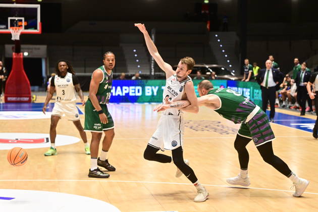 Jakub Tuma (Pardubice), middle, and Ignas Brazdeikis (Malaga), right, in action during men s Basketball Champions League, group E, 2nd round, BK KVIS Pardubice vs Unicaja Malaga, in Pardubice, Czech Republic, October 20, 2026. (CTKxPhoto JosefxVostarek) CTKPhotoP2026102006540 CTKPhotoP2026102006540