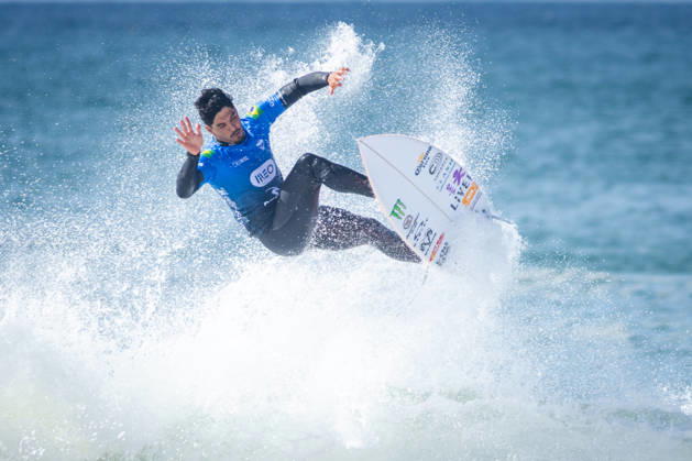 MEO Rip Curl Pro Portugal 2026, World Surf League Championship Tour Gabriel Medina competes during his heat at the MEO Rip Curl Pro Portugal 2026, a World Surf League Championship Tour event held at Supertubos Beach in Peniche, Portugal, on October 20, 2026. Medina wins his heat and advances to the next round. Peniche Portugal  Copyright: xSergioxMendesx originalFilename:pereira-notitle261020_npbuv.jpg