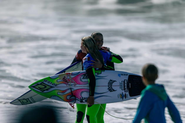 Meo Rip Curl Pro Portugal - Women Quarter Finals Molly Picklum from Australia and Erin Brooks from Canada hug during the Meo Rip Curl Pro Portugal at Praia dos Supertubos in Peniche, Portugal, on October 20, 2026.  Copyright: xJoaoxRicox originalFilename:rico-meoripcu261020_npJbt.jpg