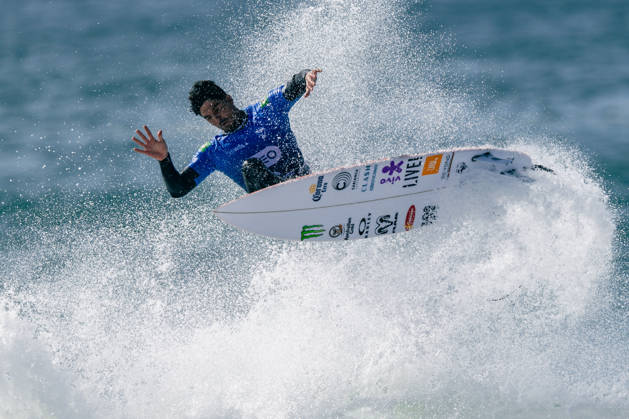 Meo Rip Curl Pro Portugal - Men Quarter Finals Gabriel Medina of Brazil airs during the Meo Rip Curl Pro Portugal at Praia dos Supertubos in Peniche, Portugal, on October 20, 2026. Peniche Leiria Portugal  Copyright: xJoaoxRicox originalFilename:rico-meoripcu261020_npJem.jpg