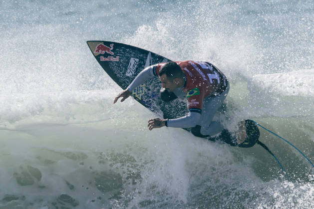 Meo Rip Curl Pro Portugal - Men Quarter Finals Italo Ferreira of Brazil competes during the Meo Rip Curl Pro Portugal at Praia dos Supertubos in Peniche, Portugal, on October 20, 2026. Peniche Leiria Portugal  Copyright: xJoaoxRicox originalFilename:rico-meoripcu261020_npJj7.jpg