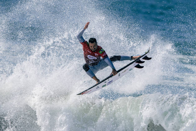 Meo Rip Curl Pro Portugal - Men Quarter Finals Italo Ferreira of Brazil competes during the Meo Rip Curl Pro Portugal at Praia dos Supertubos in Peniche, Portugal, on October 20, 2026. Peniche Leiria Portugal  Copyright: xJoaoxRicox originalFilename:rico-meoripcu261020_npLT3.jpg