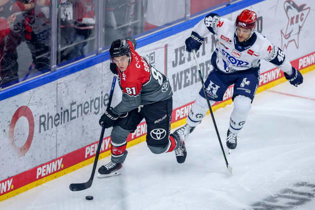 October 20, 2026, Ice hockey, DEL, Kölner Haie vs. Schwenninger Wild Wings, Matchday 49, 2026–27 season, Lanxess Arena, Cologne; Mateu Späth (Kölner Haie, 81) in a battle against Eric Martinsson (SWW, 46); North Rhine-Westphalia, Germany