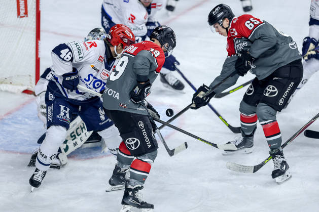 October 20, 2026, Ice Hockey, DEL, Kölner Haie vs. Schwenninger Wild Wings, Matchday 49, 2026–27 Season, Lanxess Arena, Cologne: Frederik Storm of the Kölner Haie (No. 19) attacks the goal defended by Joacim Eriksson of the SWW (No. 60) alongside Marco Münzenberger of the Kölner Haie (No. 65), North Rhine-Westphalia, Germany