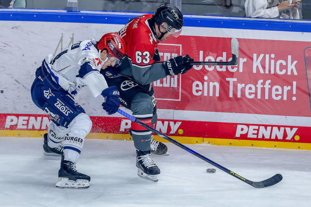 October 20, 2026, Ice hockey, DEL, Kölner Haie vs. Schwenninger Wild Wings, Matchday 49, 2026–27 season, Lanxess Arena, Cologne; Curtis Valk (SWW 14) in a one-on-one battle against Patrick Russell (Kölner Haie 63), North Rhine-Westphalia, Germany