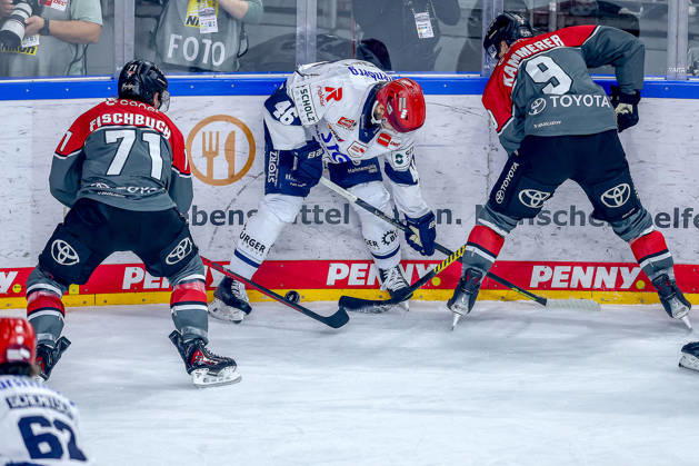 October 20, 2026, Ice Hockey, DEL, Kölner Haie vs. Schwenninger Wild Wings, Matchday 49, 2026–27 Season, Lanxess Arena, Cologne; Eric Martinsson (SWW, 46) in a battle against Daniel Fischbuch (Cologne Sharks, 71) and Maximilian Kammerer (Cologne Sharks, 09); North Rhine-Westphalia, Germany